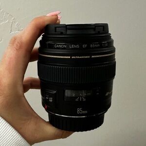 Canon EF 85mm f/1.8